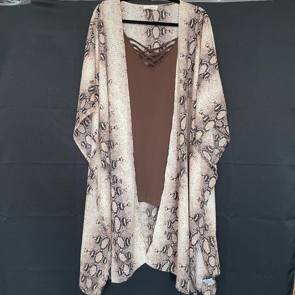 Tops - Silky & Sophisticated Snakeskin Kimono w/ Tank Top